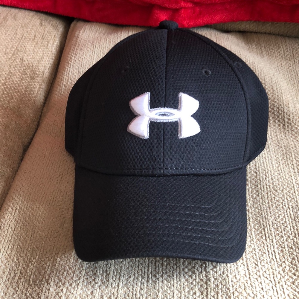Under Armour youth fitted hat.  Size SM/MD